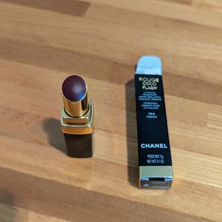 シャネル(CHANEL)のルージュココフラッシュ104(口紅)