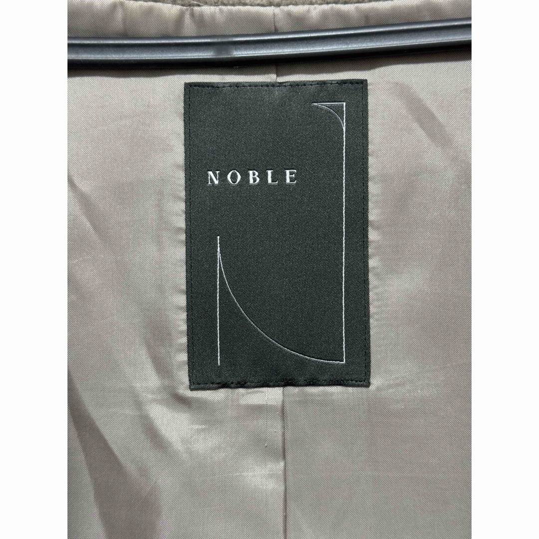 Noble(ノーブル)の Noble ノーカラーコート グレージュ 34サイズ レディースのジャケット/アウター(ノーカラージャケット)の商品写真