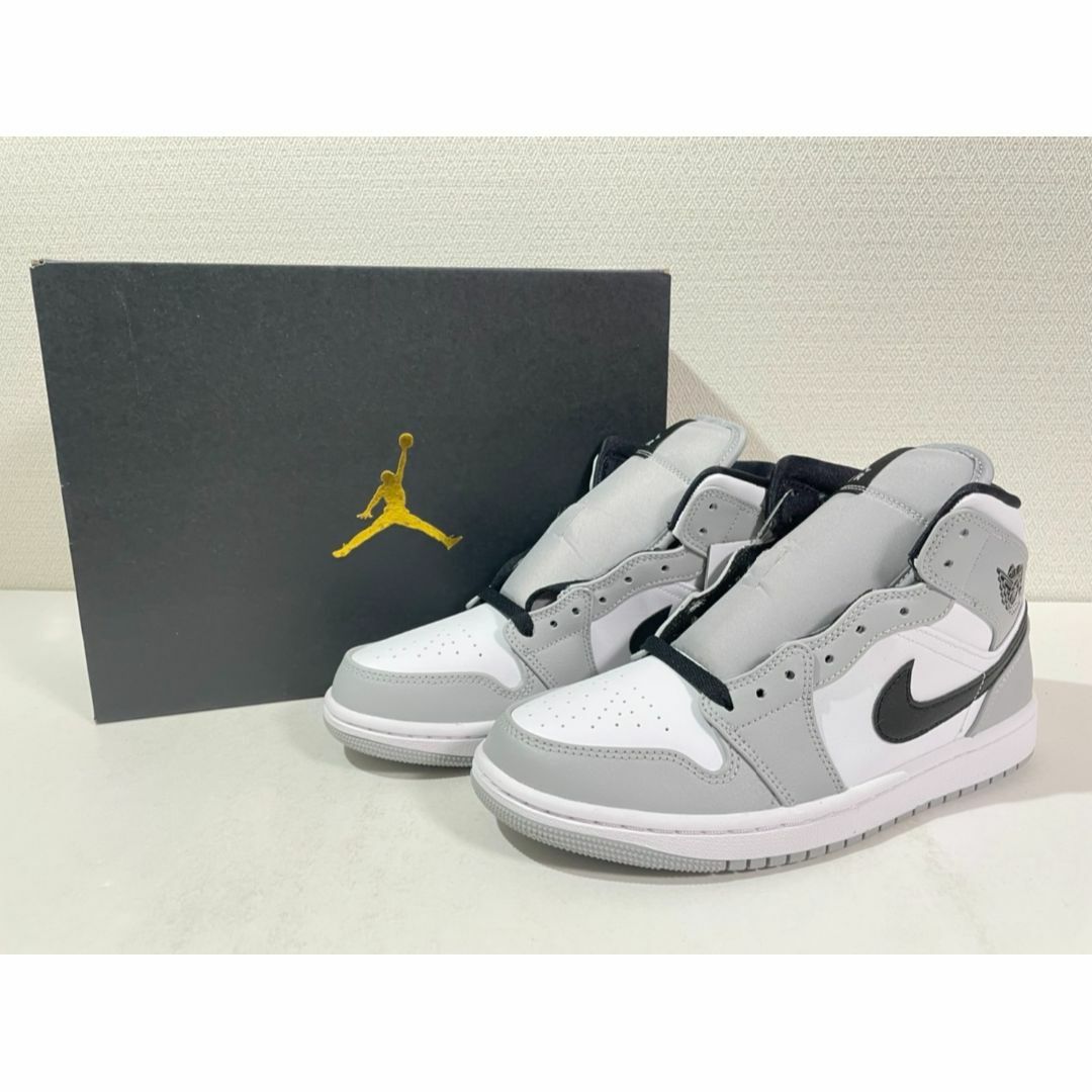 NIKE(ナイキ)の【新品】25cm NIKE エアジョーダン1 MID ライトスモークグレー メンズの靴/シューズ(スニーカー)の商品写真