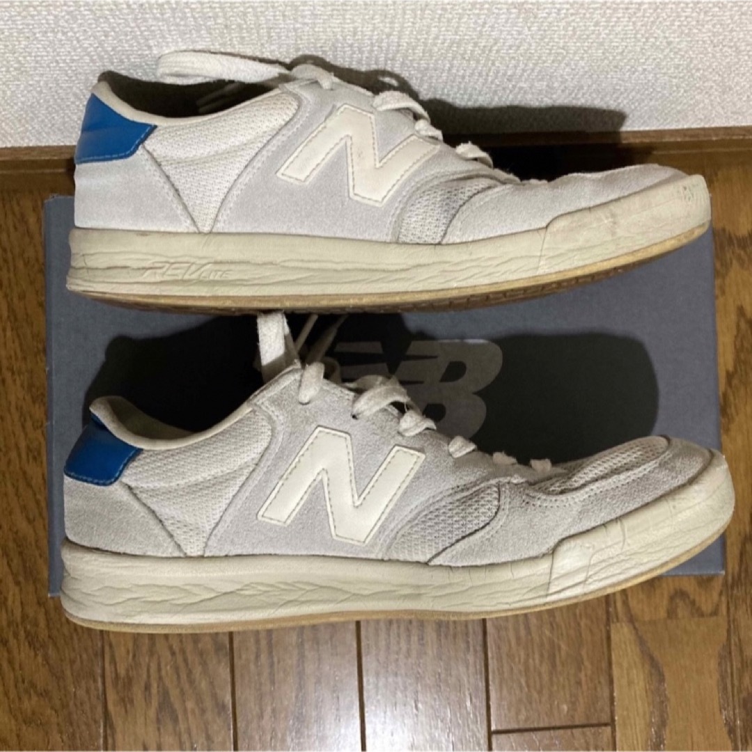 New Balance(ニューバランス)の※期間限定※ニューバランス スニーカー ホワイト 24.5cm CRT300VW レディースの靴/シューズ(スニーカー)の商品写真