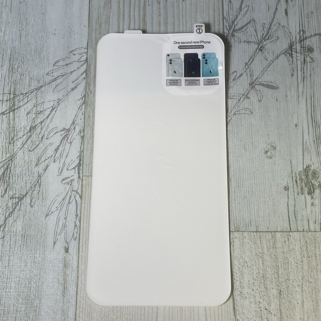 iPhoneXR用　ホワイト　13風背面シール　ダミー　バックパネルシール スマホ/家電/カメラのスマホアクセサリー(その他)の商品写真
