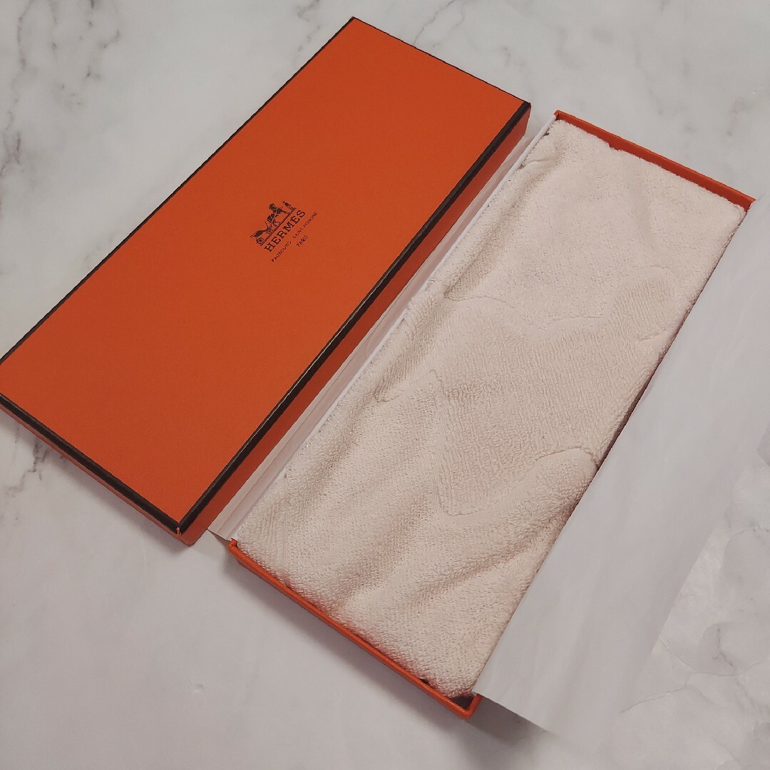 Hermes(エルメス)のHERMES エルメス  カレダダ 馬柄 ベビー ハンドタオル  ピンク レディースのファッション小物(ハンカチ)の商品写真