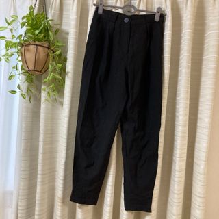 ベルシュカ(Bershka)のBershka テーパード黒パンツ　S size(カジュアルパンツ)