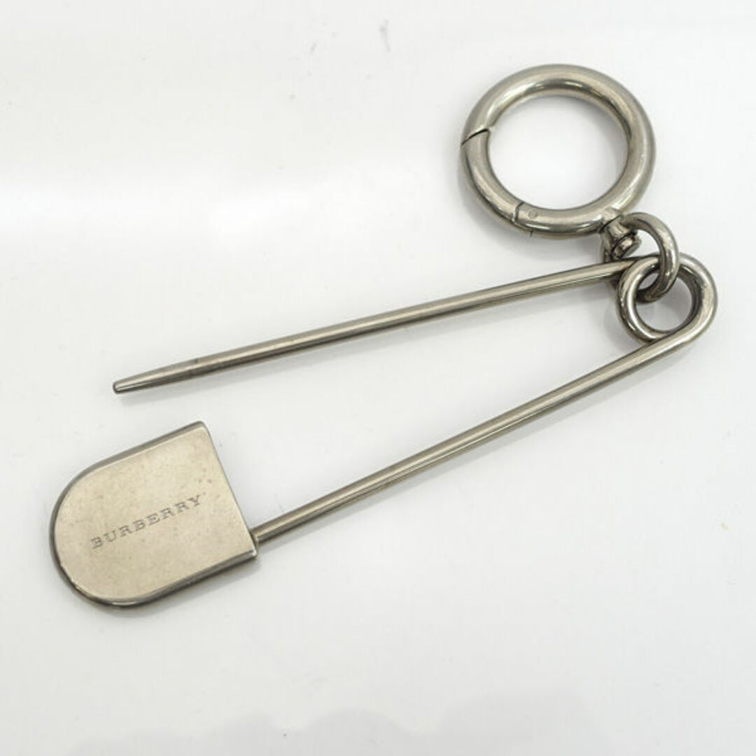 BURBERRY(バーバリー)のBURBERRY / バーバリー ◆ロゴ キルトピン ピンモチーフ キーホルダー 【KEY/キー/鍵】 ブランド【中古】 [0220480239] レディースのファッション小物(その他)の商品写真