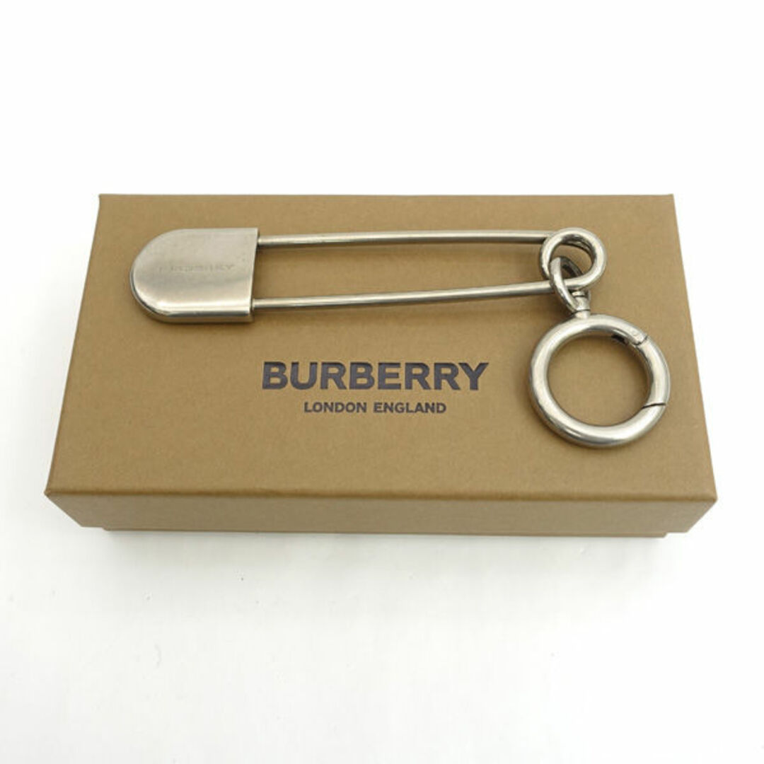 BURBERRY(バーバリー)のBURBERRY / バーバリー ◆ロゴ キルトピン ピンモチーフ キーホルダー 【KEY/キー/鍵】 ブランド【中古】 [0220480239] レディースのファッション小物(その他)の商品写真