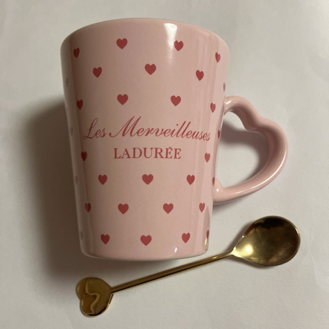 Les Merveilleuses LADUREE(レメルヴェイユーズラデュレ)のレ・メルヴェイユーズ ラデュレ　バレンタイン限定　カップ&スプーン インテリア/住まい/日用品のキッチン/食器(グラス/カップ)の商品写真