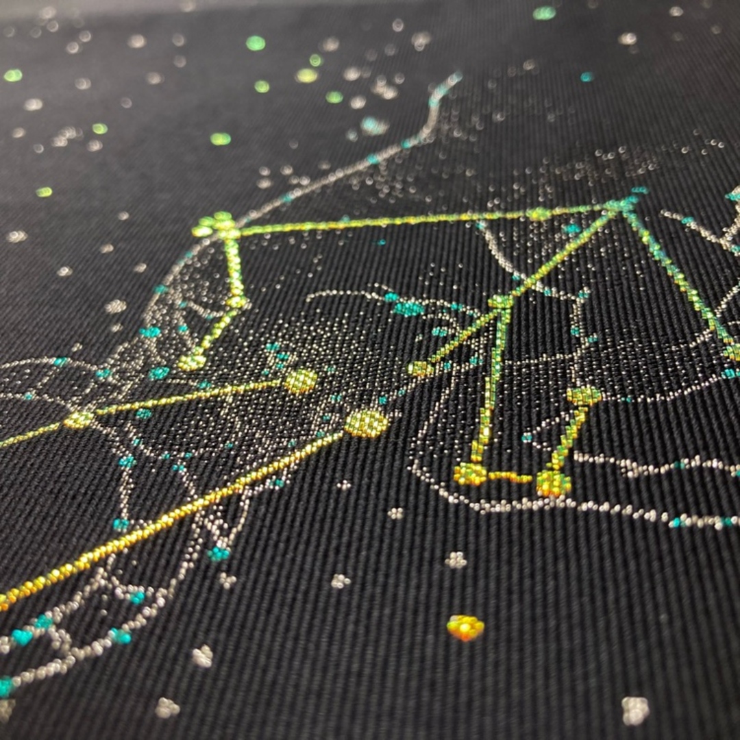 着物帯 袋帯 落款 綺麗な星空の帯  星座 銀糸 ラメ糸 刺繍  双子座 牡牛座 天の川 正絹 黒 レディース【中古】【送料無料】 レディースの水着/浴衣(帯)の商品写真