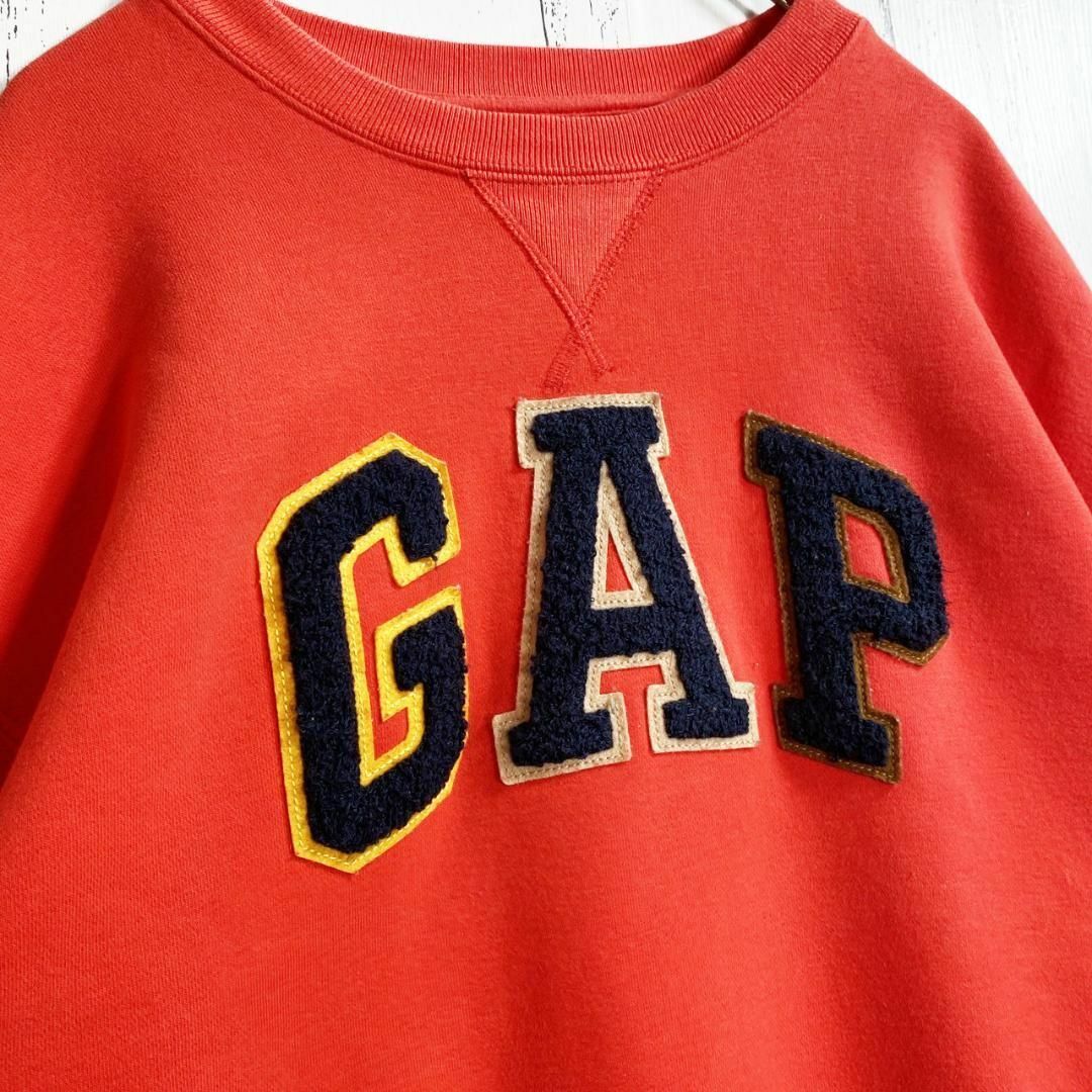 GAP(ギャップ)のオールドギャップ OLD GAP 刺繡ロゴ スウェット 90s 古着 S レッド メンズのトップス(スウェット)の商品写真