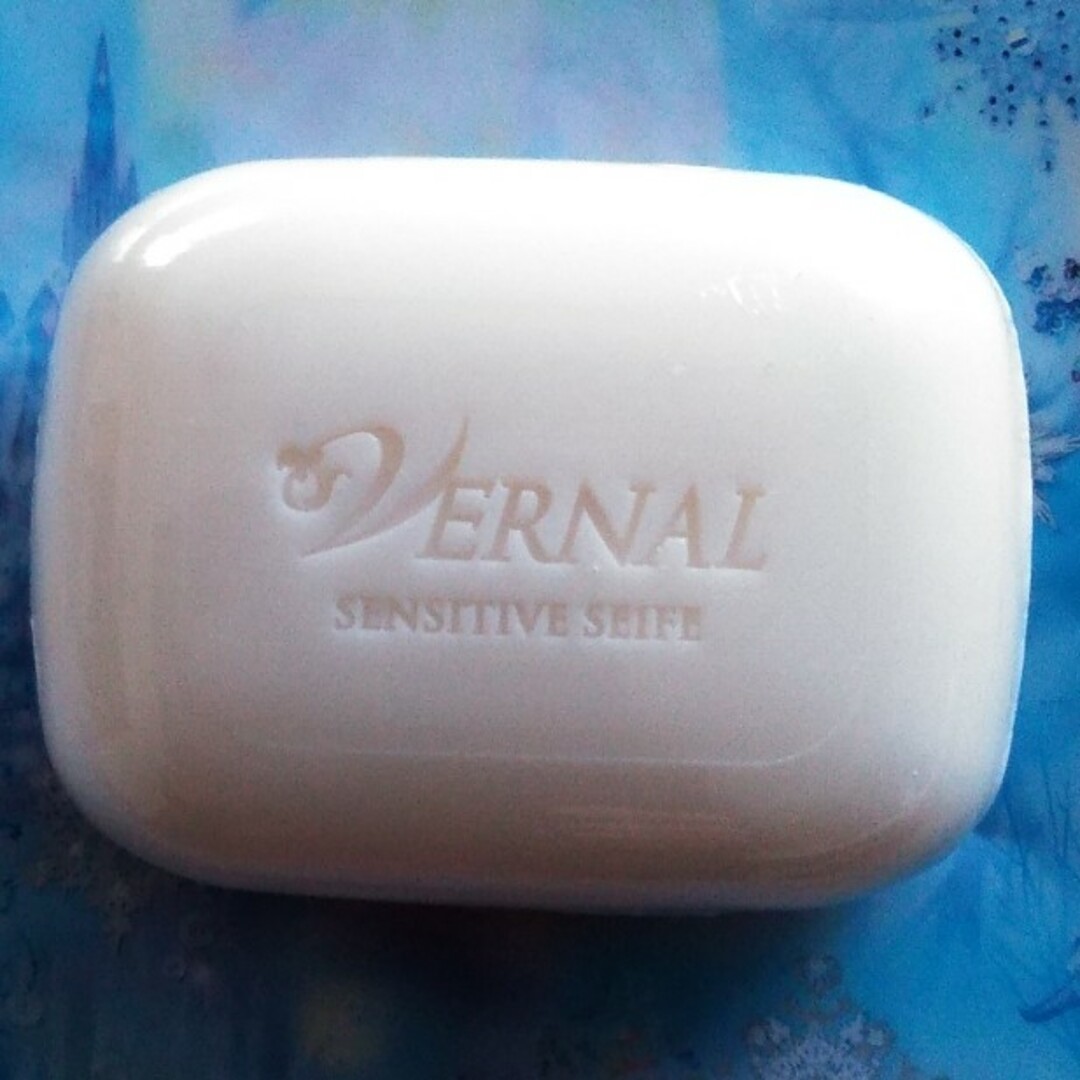 VERNAL(ヴァーナル)のヴァーナル　せっけん　ミニソープ　トライアル　センシティブザイフ　30g コスメ/美容のボディケア(ボディソープ/石鹸)の商品写真