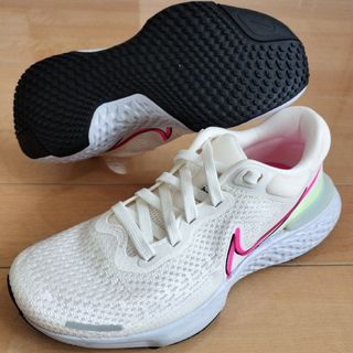 ナイキ(NIKE)のNIKE zoomX invincible run(シューズ)