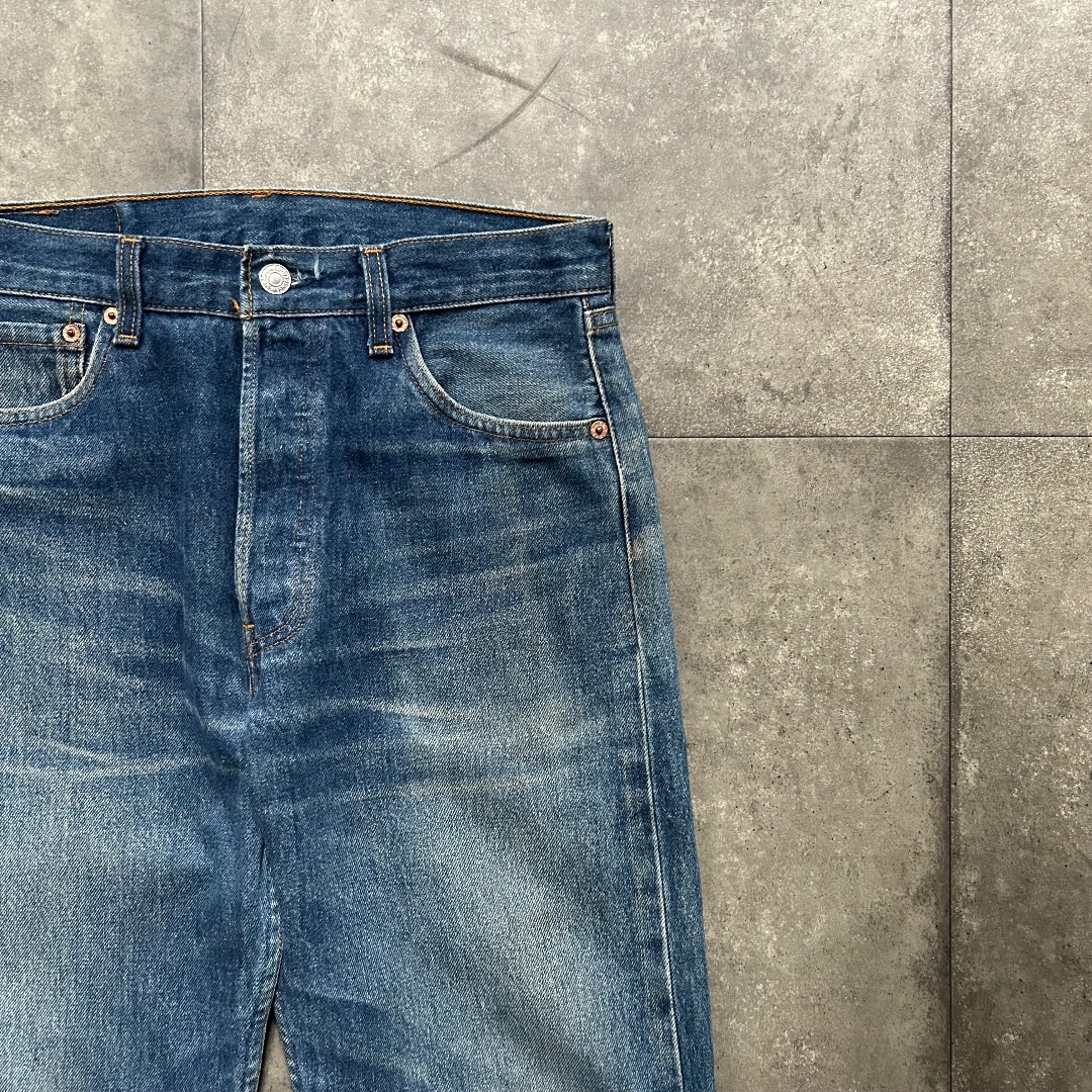 Levi's(リーバイス)の90s リーバイス501 USA製 30×34 濃紺 ヒゲ/ハチノス メンズのパンツ(デニム/ジーンズ)の商品写真