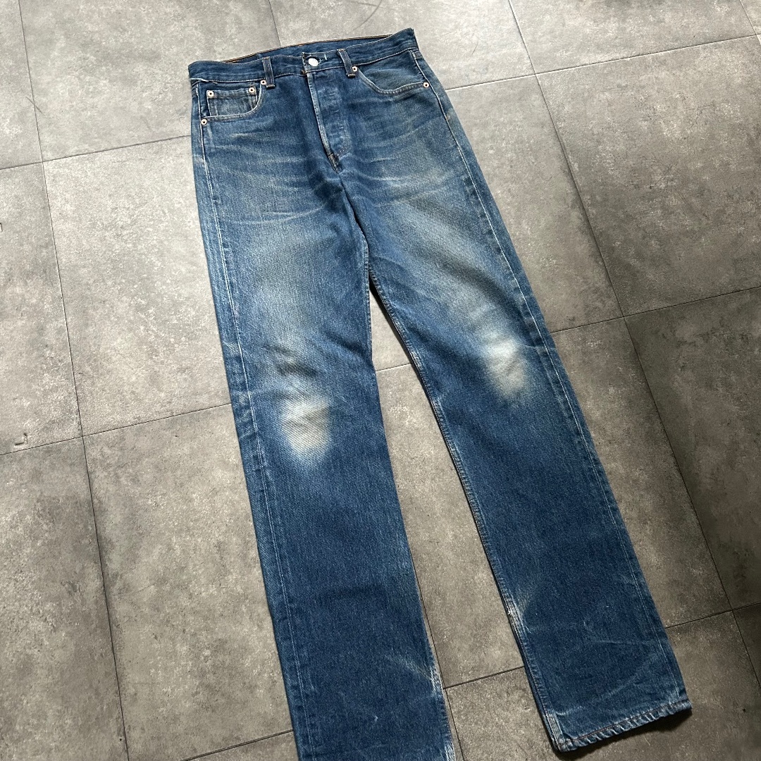 Levi's(リーバイス)の90s リーバイス501 USA製 30×34 濃紺 ヒゲ/ハチノス メンズのパンツ(デニム/ジーンズ)の商品写真