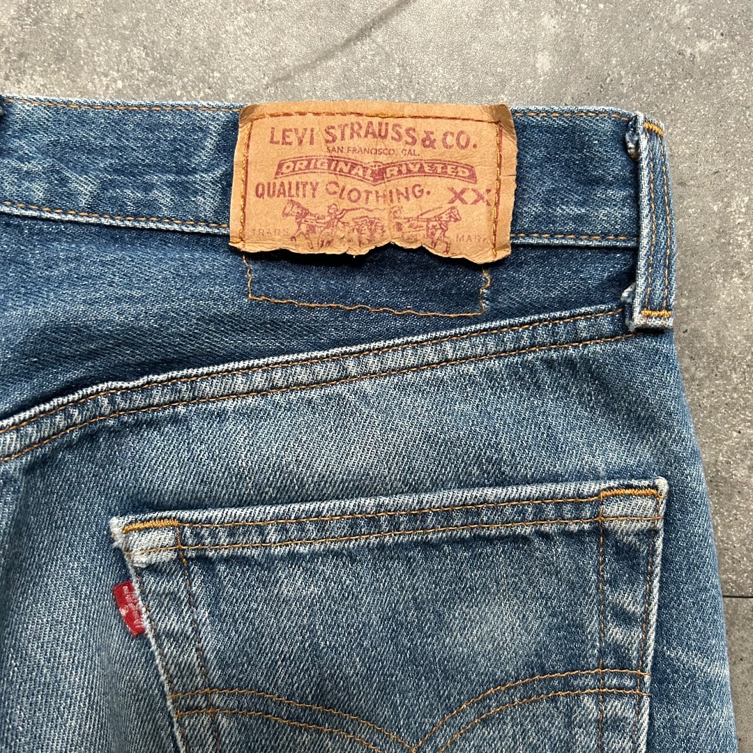 Levi's(リーバイス)の90s リーバイス501 USA製 30×34 濃紺 ヒゲ/ハチノス メンズのパンツ(デニム/ジーンズ)の商品写真