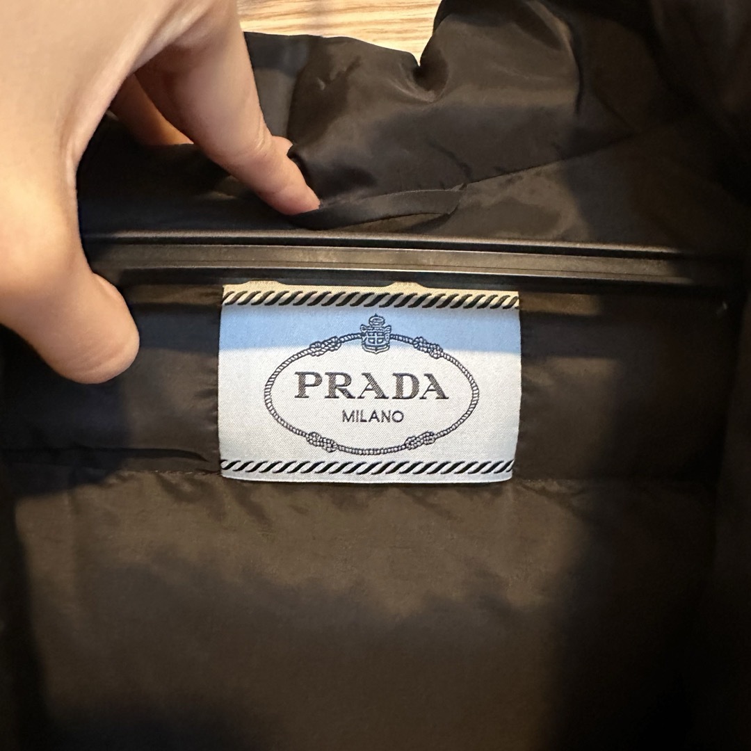 PRADA(プラダ)のPRADA プラダ　ダウン　29X544 ブラック レディースのジャケット/アウター(ダウンジャケット)の商品写真