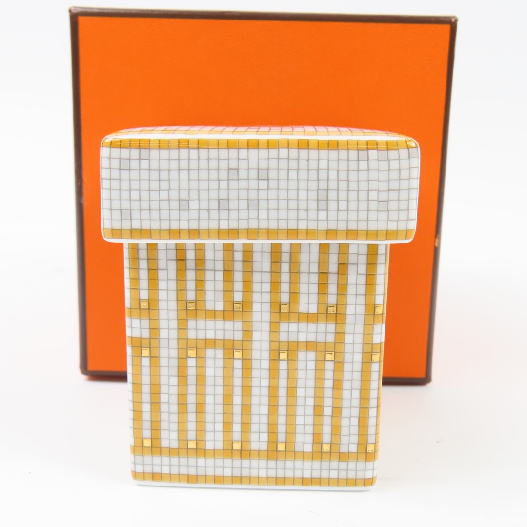 Hermes(エルメス)の未使用品 HERMES エルメス シュガーポット モザイク24 ヴァンキャトル 陶器 インテリア 小物入れ 食器 陶器 グレー レディース【中古】 インテリア/住まい/日用品のキッチン/食器(食器)の商品写真