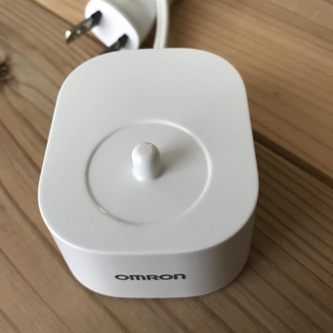 OMRON(オムロン)のオムロン音波式電動歯ブラシHT-Ｂ305 スマホ/家電/カメラの美容/健康(電動歯ブラシ)の商品写真