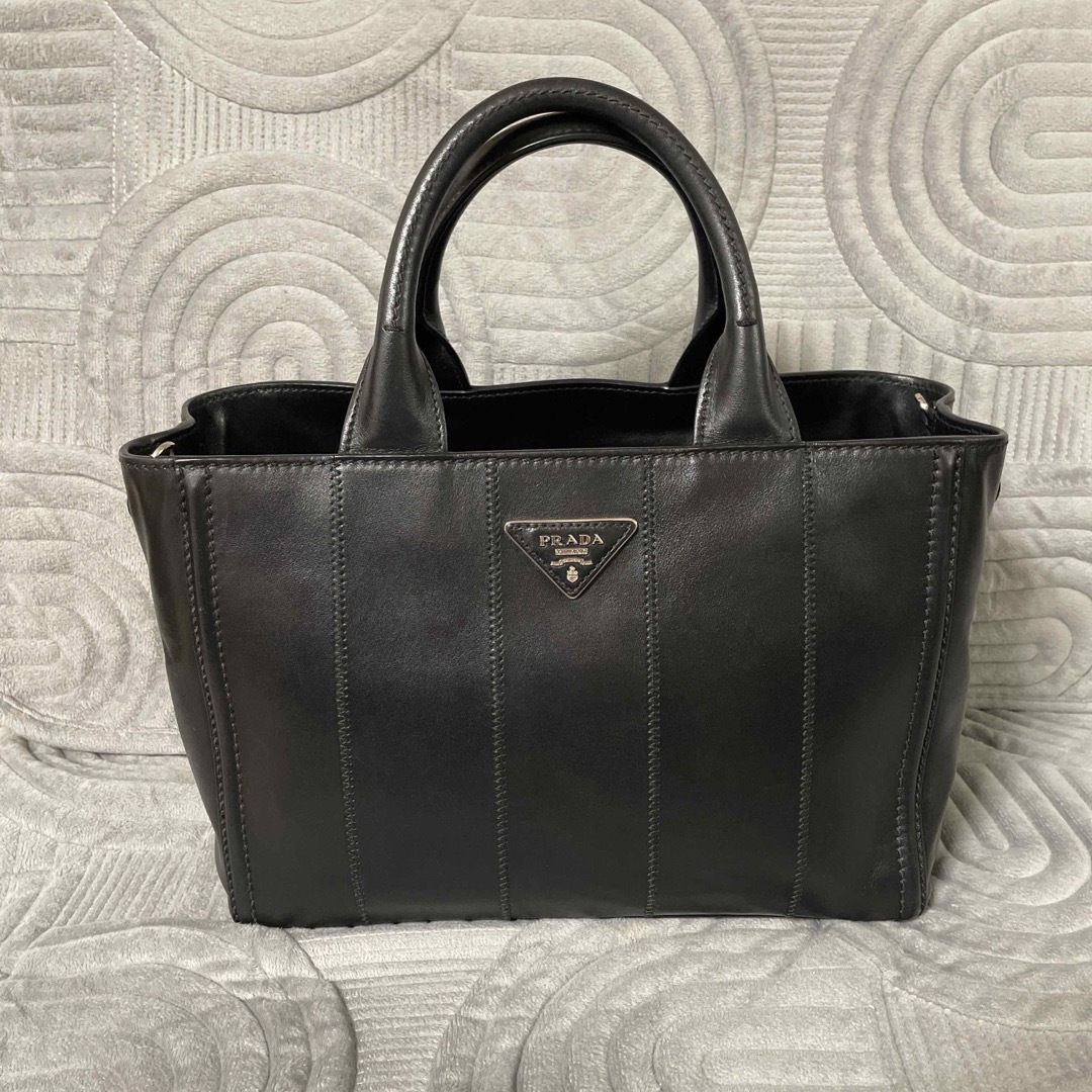 美品 プラダ カナパ レザー 美品 プラダ カナパ レザー