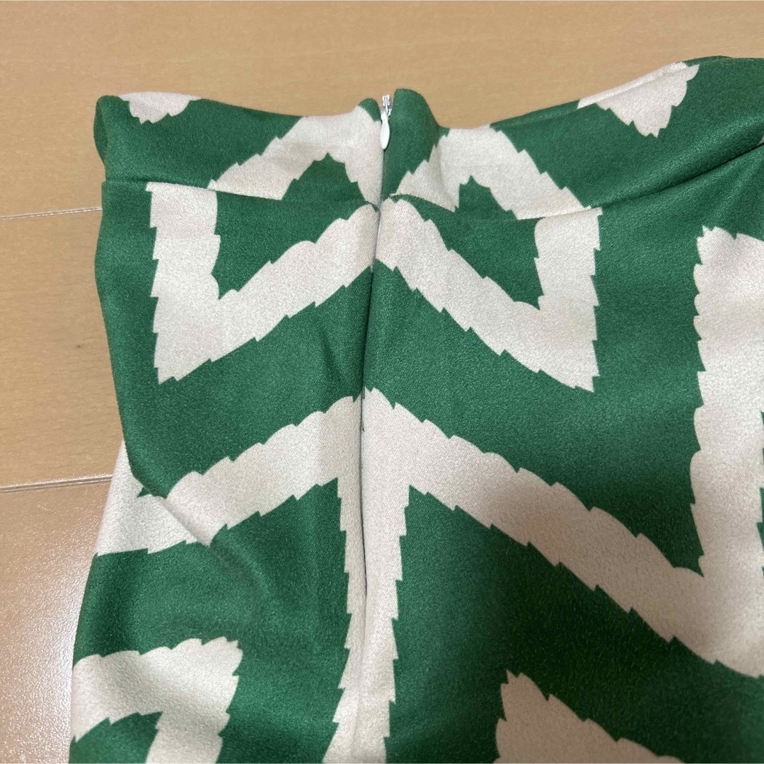 deux amour ドゥーザムール　スカート　ベロア　グリーン　膝下　緑 レディースのスカート(ひざ丈スカート)の商品写真