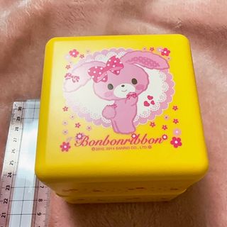 ボンボンリボン(ぼんぼんりぼん)の【最終価格】サンリオ　ボンボンリボンちゃん　小物入れ　BOX ぼんぼんりぼん(キャラクターグッズ)