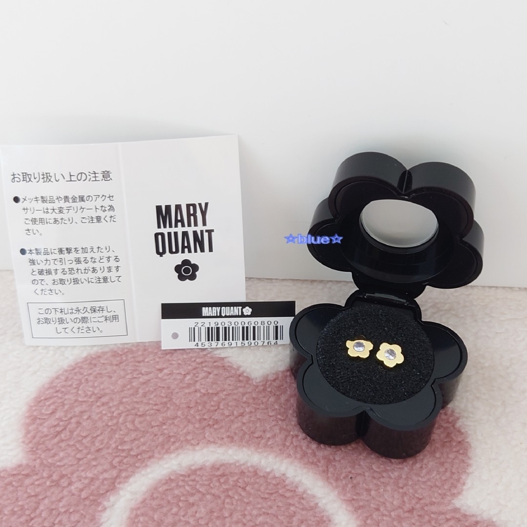 MARY QUANT(マリークワント)のマリークワント 訳あり ピアス カラービジュー  ケース付き マリーク ゴールド レディースのアクセサリー(ピアス)の商品写真