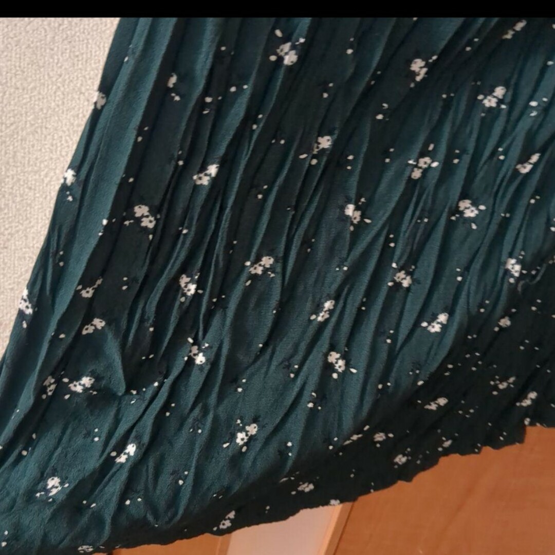 moussy(マウジー)のMOUSSY　グリーン　花柄スカート レディースのスカート(ロングスカート)の商品写真