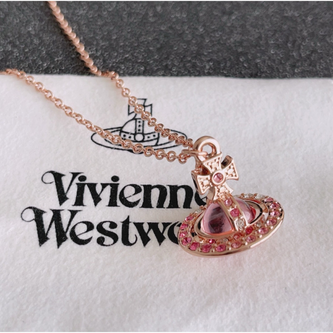 Vivienne Westwood 三色ストーンオーブネックレス