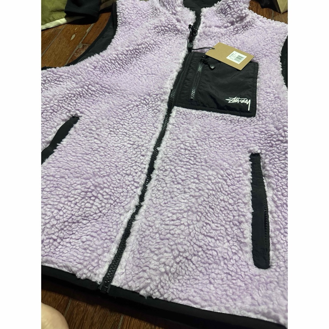 STUSSY(ステューシー)のStussy SHERPA REVERSIBLE VEST LAVENDER　L メンズのトップス(ベスト)の商品写真