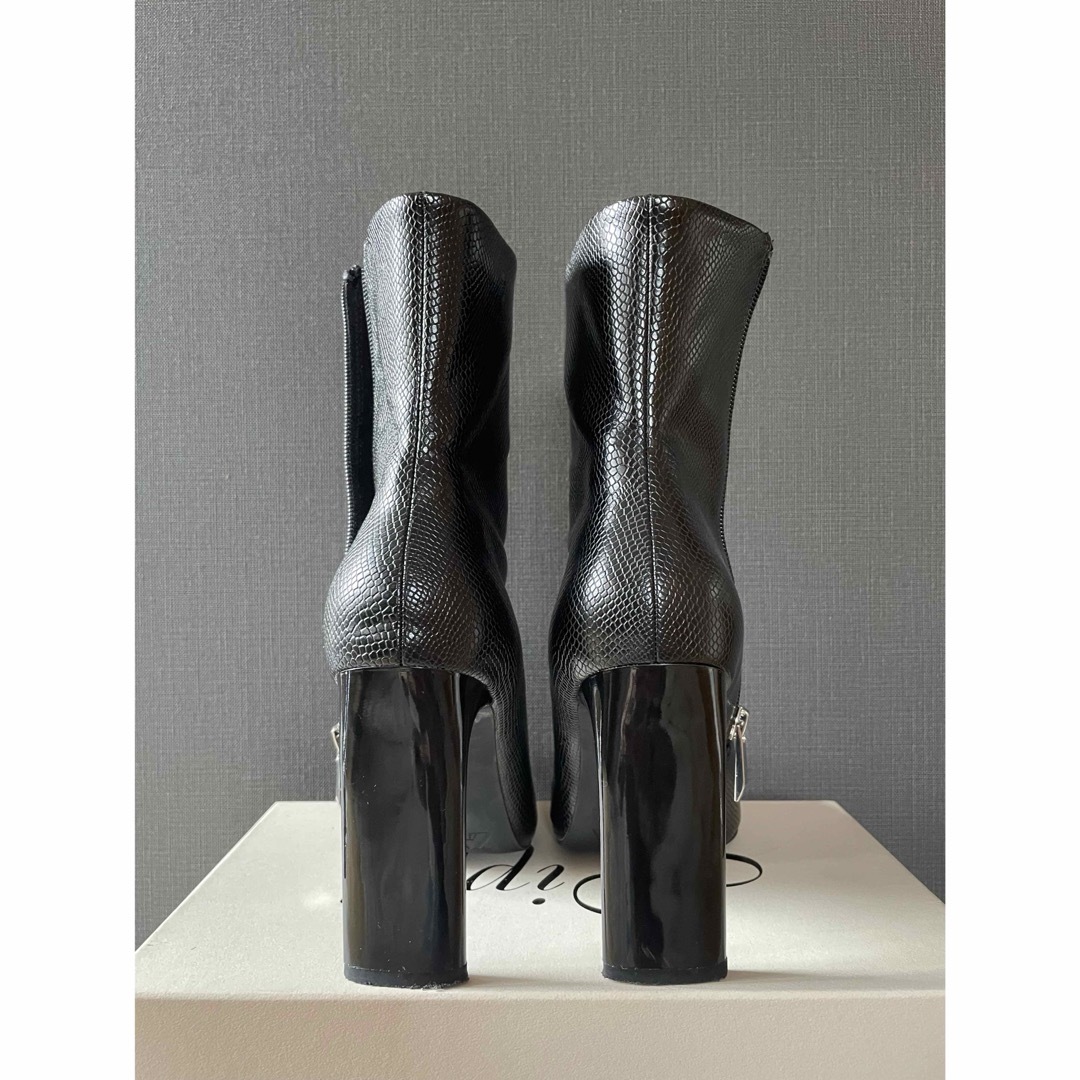 ZARA(ザラ)のZara ブラックブーツ レディースの靴/シューズ(ブーツ)の商品写真