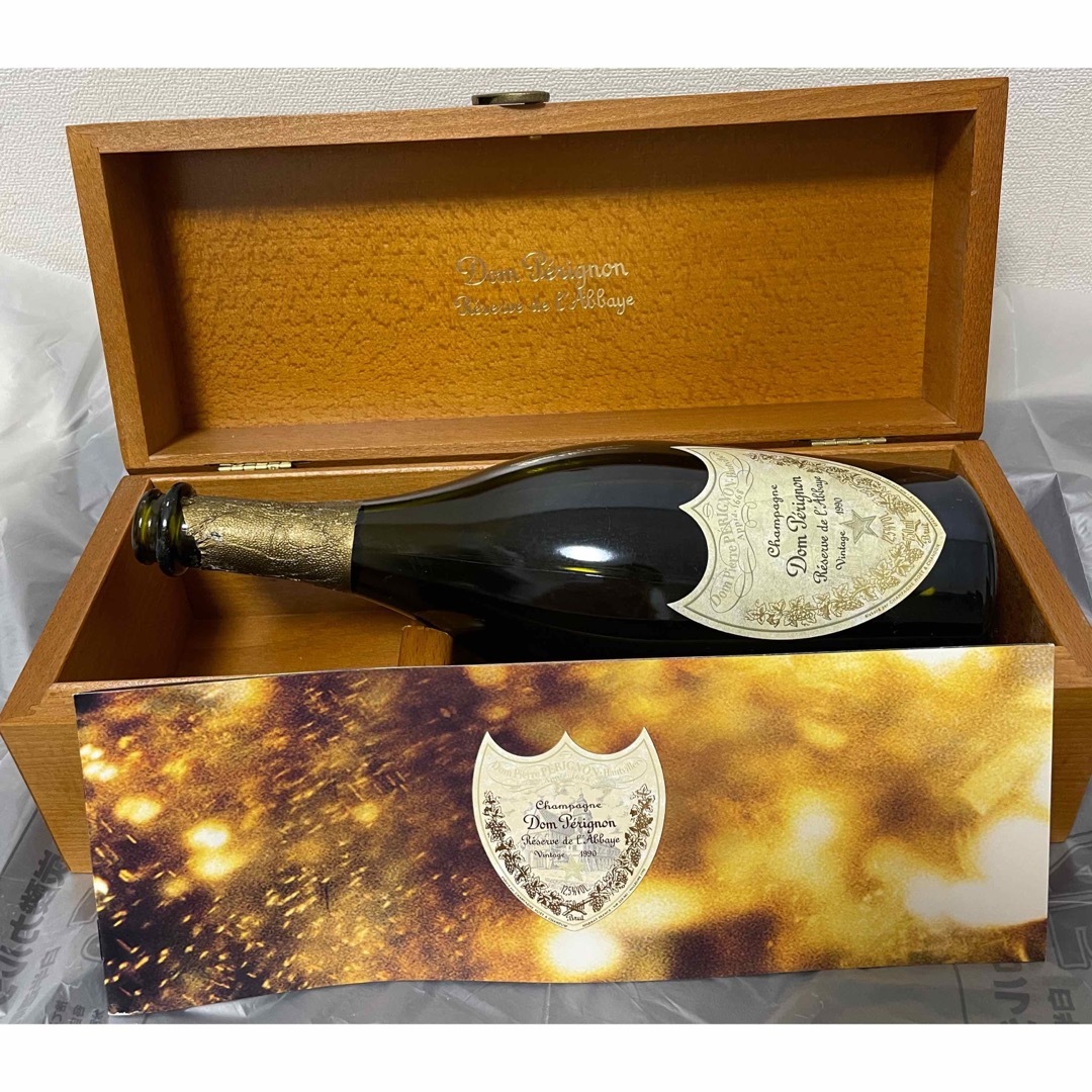 Dom Pérignon(ドンペリニヨン)のドンペリニョンゴールド　木箱　空瓶　冊子セット 食品/飲料/酒の酒(シャンパン/スパークリングワイン)の商品写真