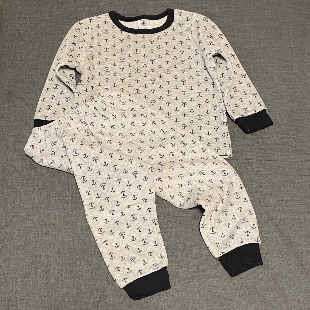 PETIT BATEAU(プチバトー)のプチバトー ベロアパジャマ 3ans キッズ/ベビー/マタニティのキッズ服男の子用(90cm~)(パジャマ)の商品写真