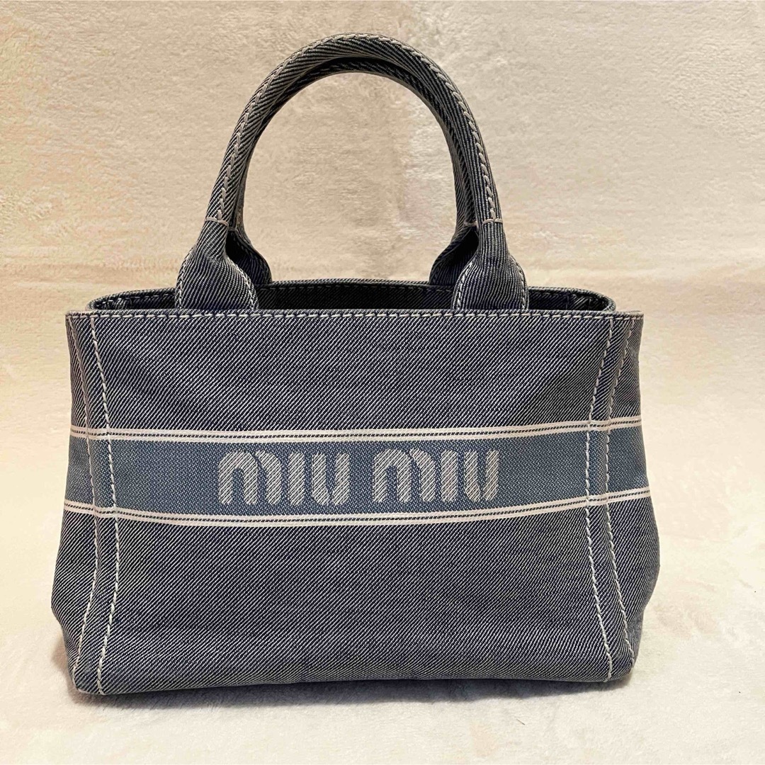 miumiu(ミュウミュウ)の美品 miumiu ミュウミュウ デニム ショルダーバッグ ハンドバッグ レディースのバッグ(ショルダーバッグ)の商品写真