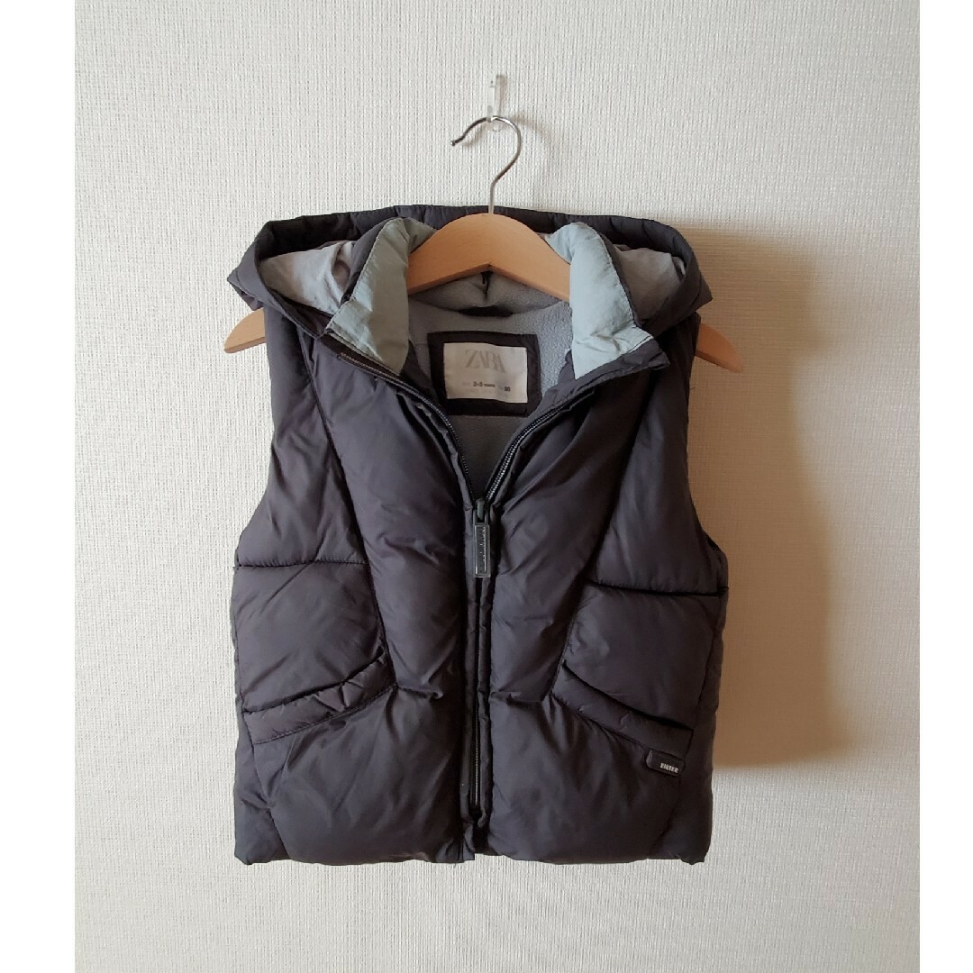 ZARA - *ZARA ダウンベスト 黒 98cm*の通販 by nao's shop ZARA - *ZARA ダウンベスト 黒 98cm*の通販 by nao's shop