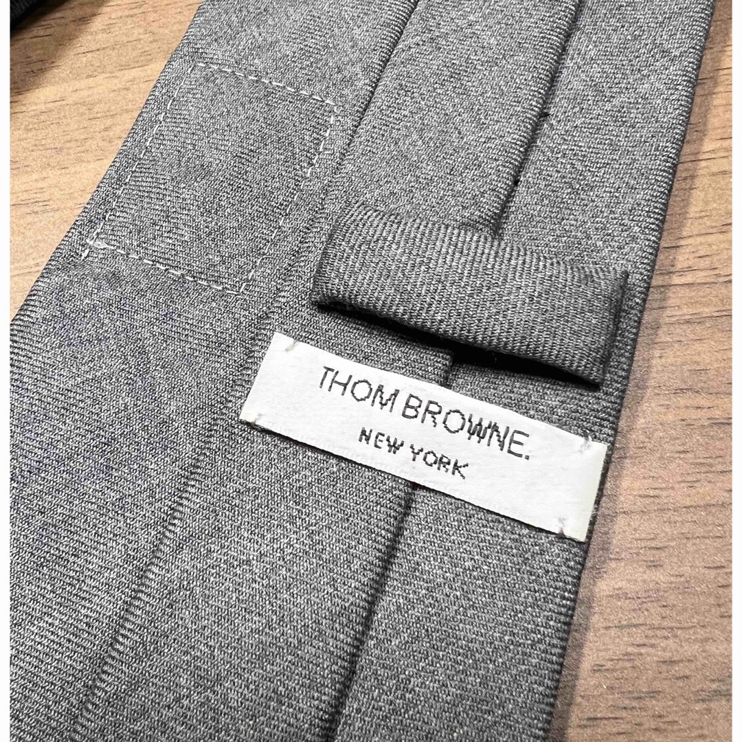 THOM BROWNE(トムブラウン)のトムブラウン　ネクタイ　グレー メンズのファッション小物(ネクタイ)の商品写真