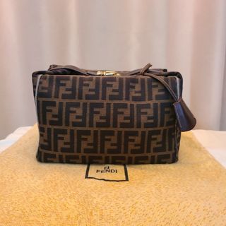 フェンディ(FENDI)の美品】フェンディ　バニティバッグ　ズッカ柄　キャンバス　ブラウン　レザー　FF(ハンドバッグ)