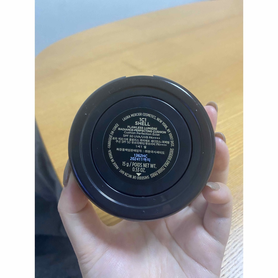 laura mercier(ローラメルシエ)の　【半顔1度使用】ローラメルシエクッションファンデ コスメ/美容のベースメイク/化粧品(ファンデーション)の商品写真