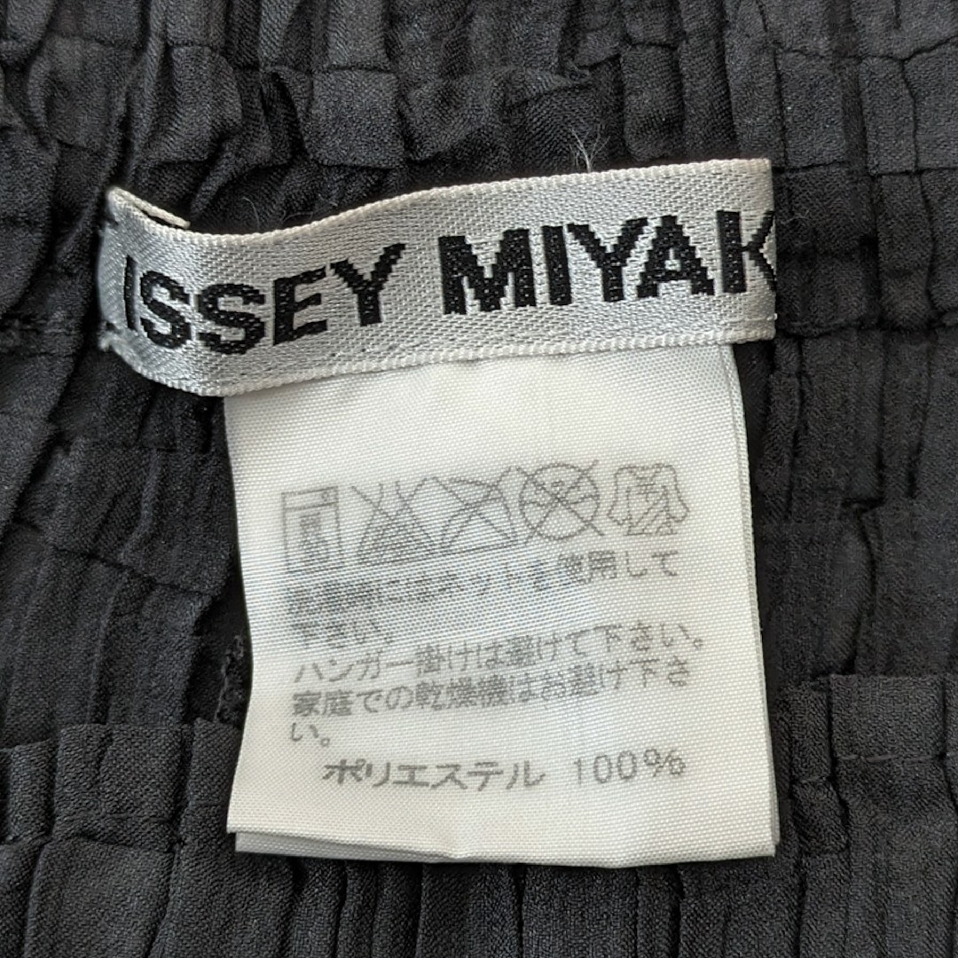 ISSEY MIYAKE(イッセイミヤケ)の★ISSEY MIYAKE プリーツプリーズ★ウーリープリーツ フレアパンツ レディースのパンツ(その他)の商品写真