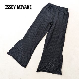 イッセイミヤケ(ISSEY MIYAKE)の★ISSEY MIYAKE プリーツプリーズ★ウーリープリーツ フレアパンツ(その他)