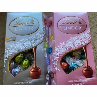 リンツ(Lindt)のリンツリンドール ピンク シルバー MIX 24個 コストコ(菓子/デザート)