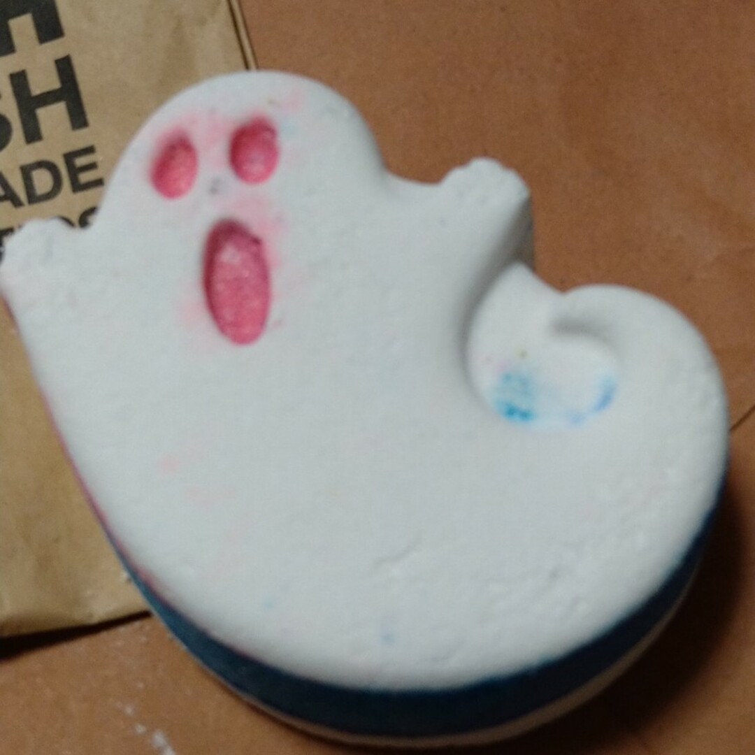 LUSH(ラッシュ)のＬＵＳＨ　ハロウィン　バスボム コスメ/美容のボディケア(入浴剤/バスソルト)の商品写真