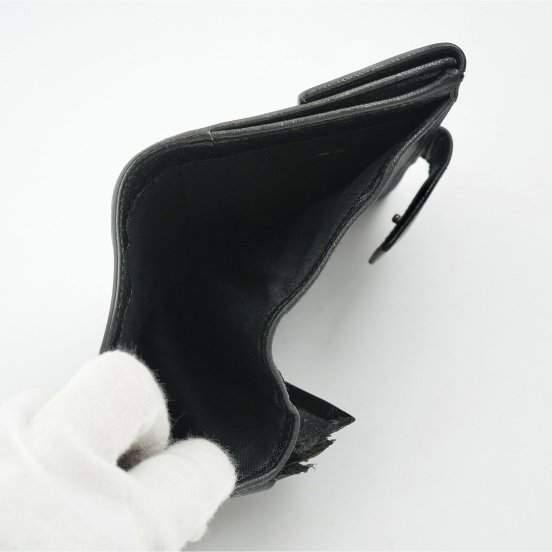 PRADA(プラダ)の【美品】PRADA プラダ　三角プレート　二つ折り　ブラック　サフィアーノレザー レディースのファッション小物(財布)の商品写真