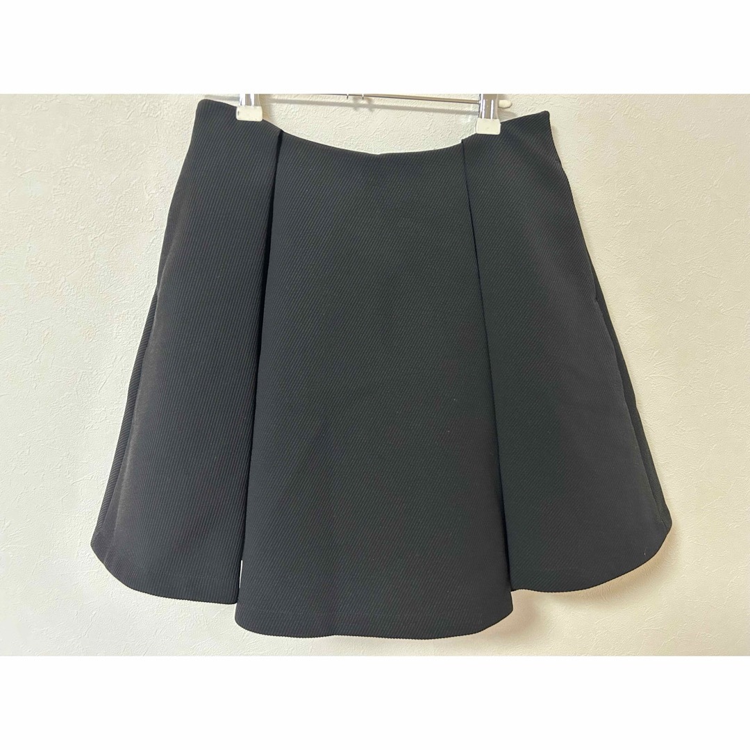 SACRA(サクラ)の新品　サクラトーキョー　ミニスカート ブラック　38サイズ  レディースのスカート(ミニスカート)の商品写真