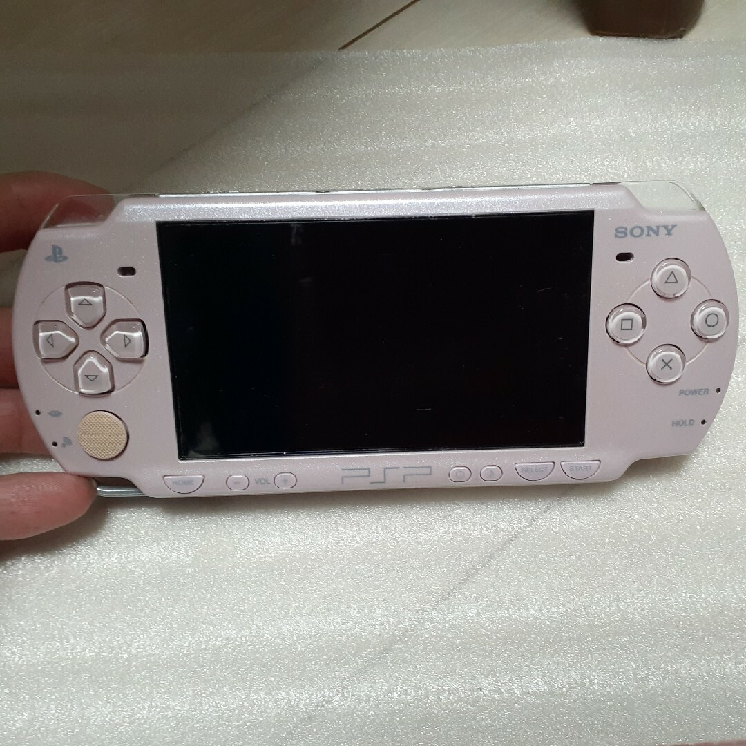 PlayStation Portable(プレイステーションポータブル)の動作確認済み プレイステーションポータブル PSP-2000RP エンタメ/ホビーのゲームソフト/ゲーム機本体(家庭用ゲーム機本体)の商品写真