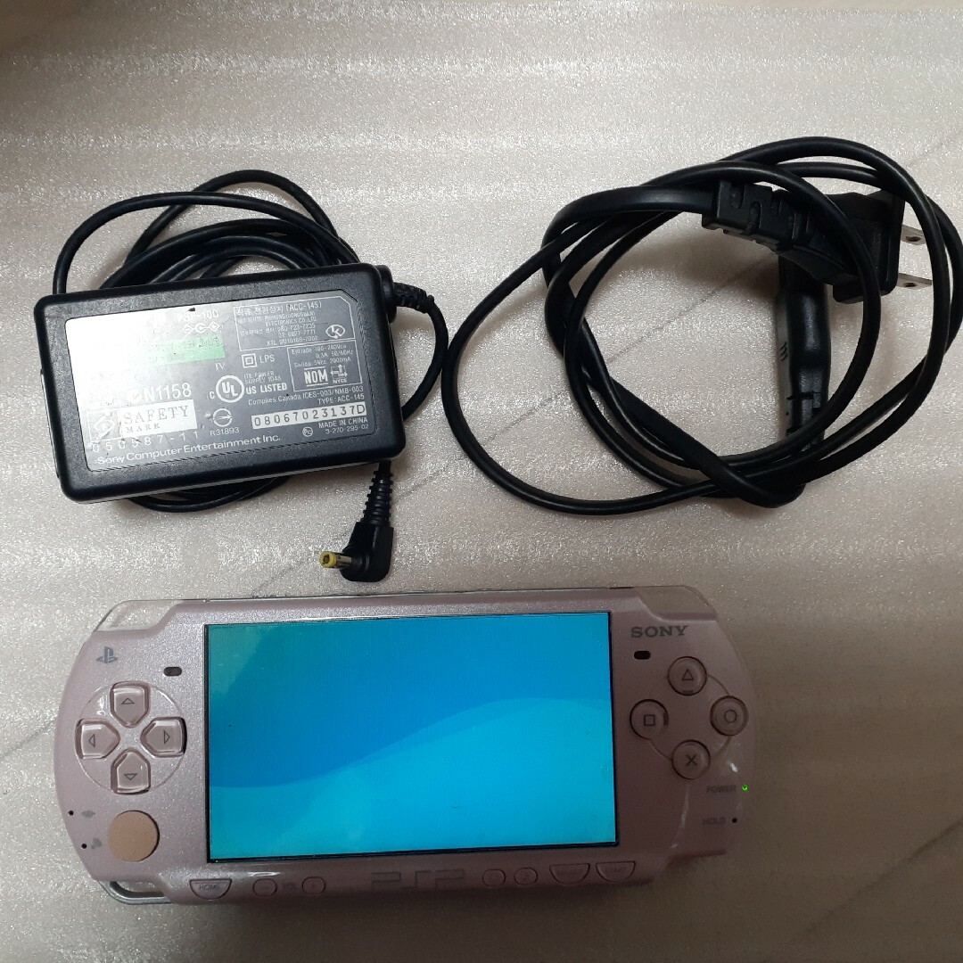 PlayStation Portable(プレイステーションポータブル)の動作確認済み プレイステーションポータブル PSP-2000RP エンタメ/ホビーのゲームソフト/ゲーム機本体(家庭用ゲーム機本体)の商品写真