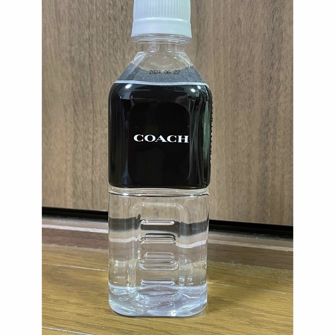 COACH(コーチ)のコーチ　ノベルティ　恐竜ノート　タオルマフラー　330mlナチュラルウォーター インテリア/住まい/日用品の日用品/生活雑貨/旅行(タオル/バス用品)の商品写真