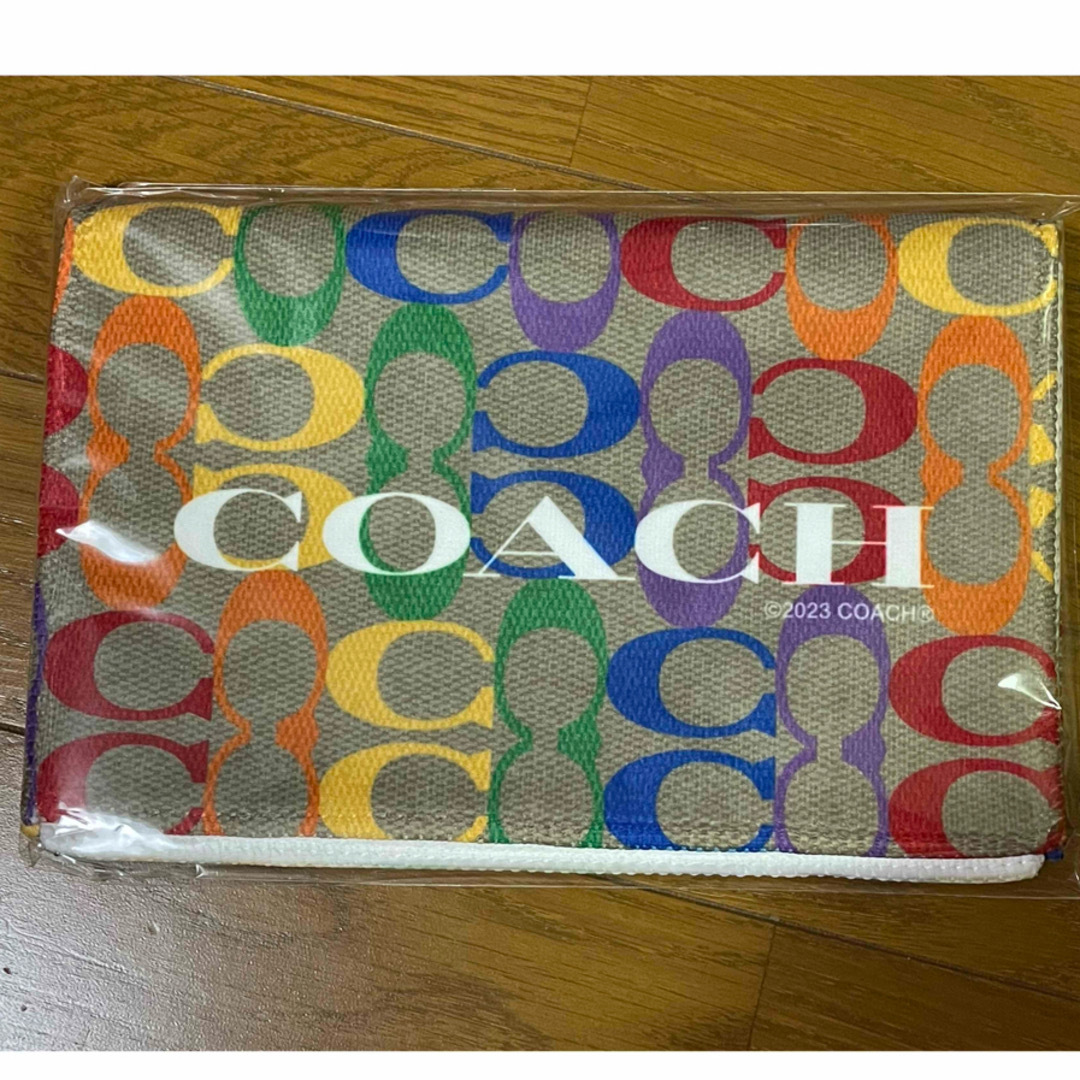 COACH(コーチ)のコーチ　ノベルティ　恐竜ノート　タオルマフラー　330mlナチュラルウォーター インテリア/住まい/日用品の日用品/生活雑貨/旅行(タオル/バス用品)の商品写真