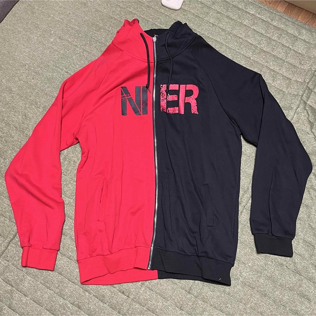 NieR Clothing(ニーアクロージング)のNieR two-tone ZIP PARKA ［RED WING］ ニーア メンズのトップス(パーカー)の商品写真