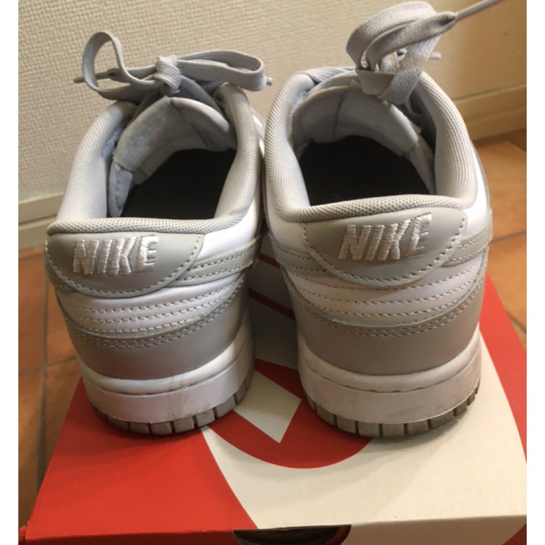 NIKE(ナイキ)のNIKE dunk low グレー　26cm メンズの靴/シューズ(スニーカー)の商品写真