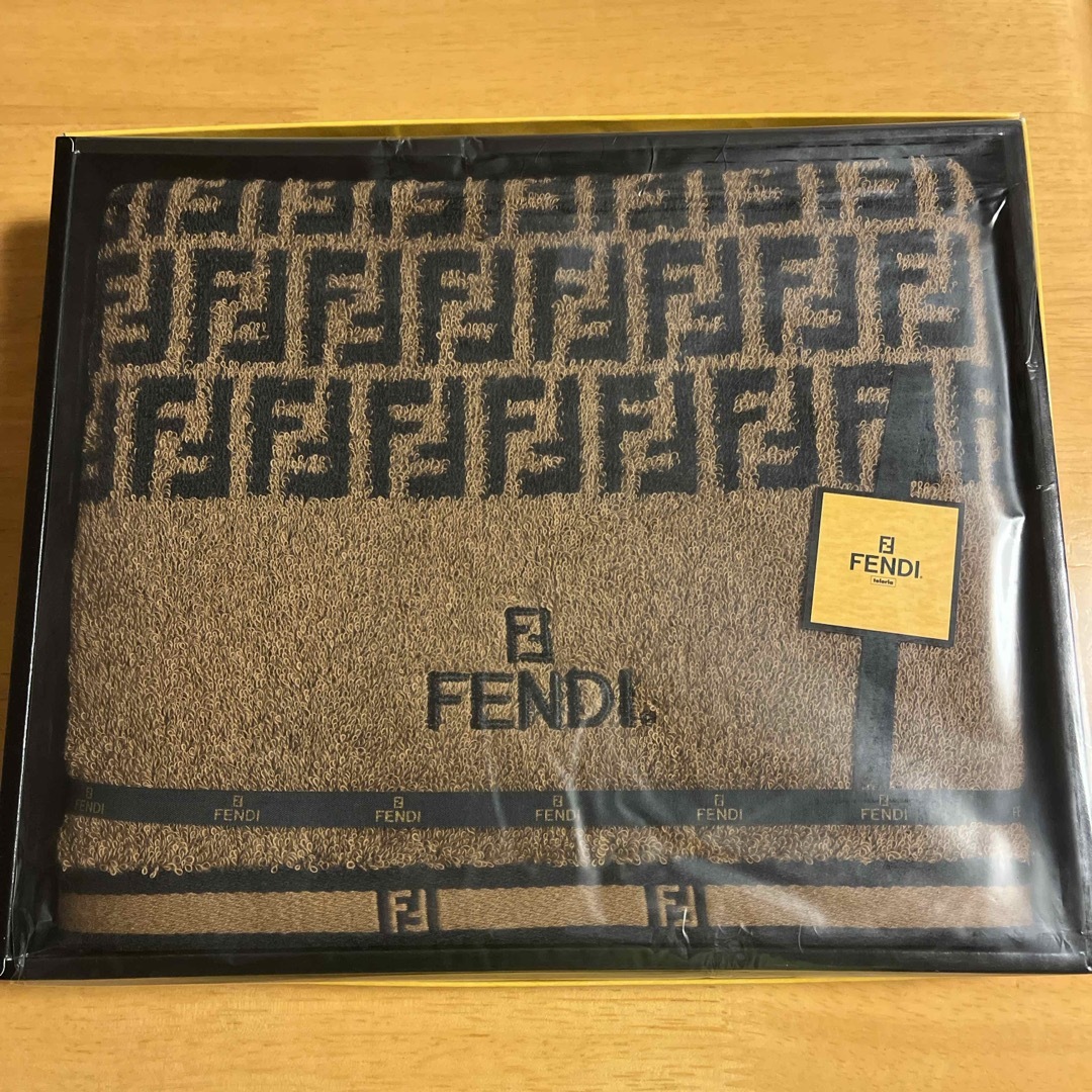 FENDI(フェンディ)のFENDIバスタオル インテリア/住まい/日用品の日用品/生活雑貨/旅行(タオル/バス用品)の商品写真