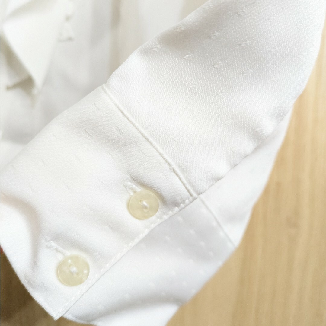 襟フリル　シャツ　ブラウス　フォーマル レディースのトップス(シャツ/ブラウス(長袖/七分))の商品写真