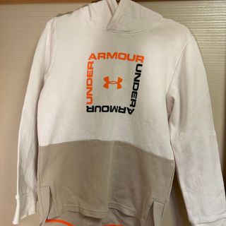 アンダーアーマー(UNDER ARMOUR)のアンダーアーマー　パーカー　ジュニア　サイズ　YLG(Tシャツ/カットソー)